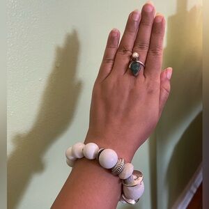 White and gold bead stretch bracelet